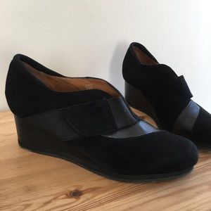 Earthies Bondy Black suede shoes